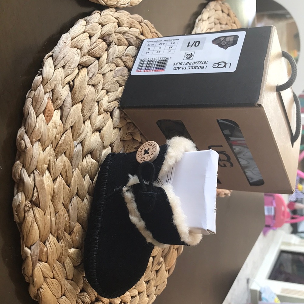 Ugg bixbee Suede size 0/1 for 0-6 months